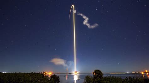 Es ist wieder so weit: SpaceX continues to blast satellites into orbit as the ...