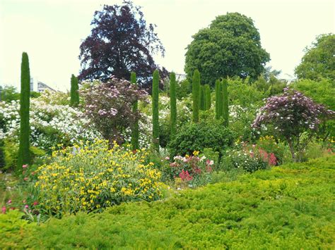 Le Jardin Des Plantes Dorléans Sur La Route De Rose Dans Le Loiret