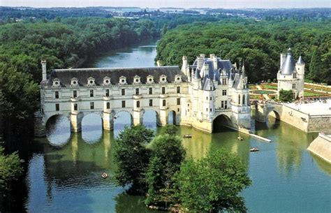 It forms the western section of the eurovelo 6 route (linking black sea to atlantic). Château Chenonceau, Loire Valley, France - Travel To Eat