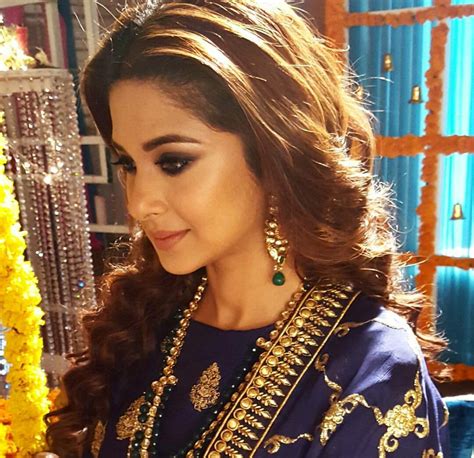 Jennifer winget talks birthday, surprises and the sucess of bepanah subscribe to india forums: JenniferWingetTeam on Twitter: "Jennifer Winget is a ...