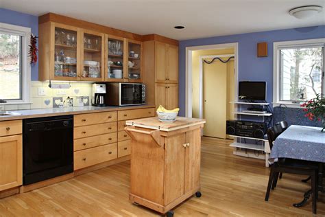 The most popular paint color my clients choose is white. Amiable Kitchen Paint Colors With Maple Cabinets | Swing ...
