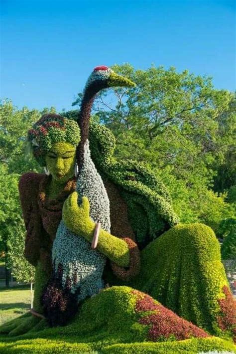 Pin By Valeria Carrillo On Grass Sculpture Garden Art Montreal