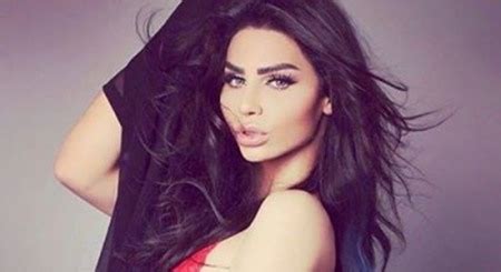 هو في المنام لا يحمد في التأويل لكراهة لفظه وصفرة لونه وتأويله حزن وغرم مال والسوار منه إذا لبسه ميراث يقع. السيرة الذاتية هيفاء ماجيك ويكيبيديا , نبذة قصيرة عن هيفاء ...