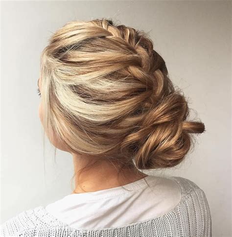 Some people think the workplace equals boring hairstyles, but that's not true! 20 Sophisticated and Easy Professional Hairstyles for ...