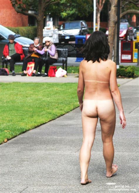 Reife Japanische Frau Zeigt Sich Nackt Auf Der Strasse Oma Porno Foto Sexiz Pix