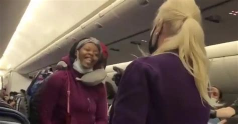 Delta Passenger Punches Flight Attendant After Refusing To Wear Face Mask Correctly Mirror
