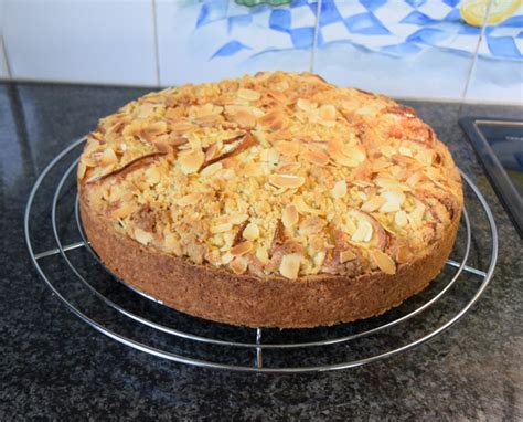 Amandel- appeltaart met kruimeldeeg recept gebak Gette