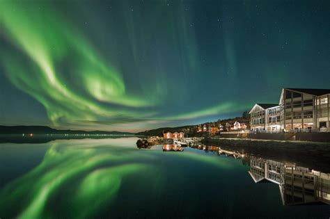Our travel experts help you to find the best hotels to see the northern lights f#experts # 