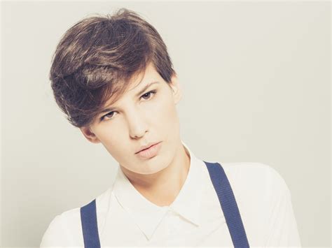 That's why you just have no right to ignore them if you wanna keep up with the trends. Pixie cut with long sideways bangs