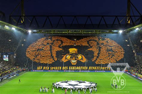 C1 Le Magnifique Tifo De Dortmund Face à Malaga