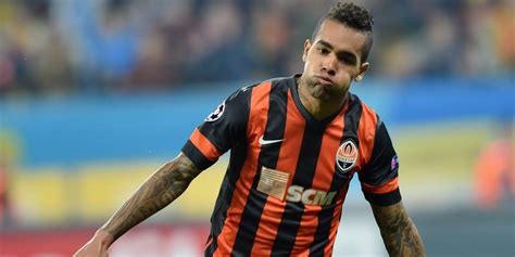 (born 6 january 1990) is a brazilian footballer who plays as an attacking midfielder for chinese club jiangsu suning. Alex Teixeira file en Chine pour 50 millions d'euros - DH Les Sports+