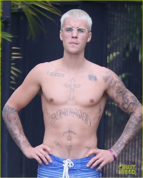 Justin Bieber Goes Shirtless On An Island In Australia Photo 3873815 Justin Bieber Shirtless