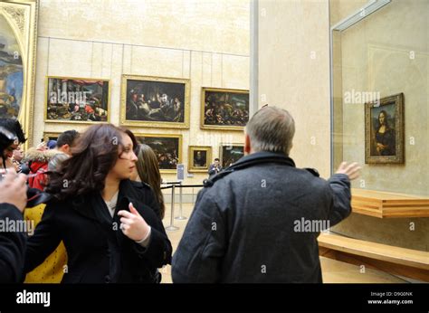 Visitors Viewing The Mona Lisa In The Musee Du Louvre In Paris France
