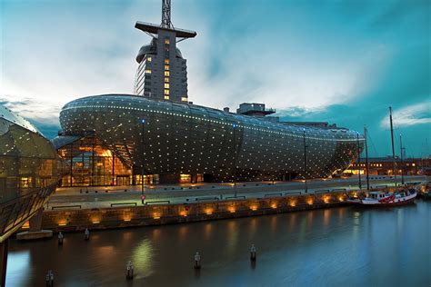 With a horizontal organic form in front of a vertically oriented skyscraper, the silhouette of the klimahaus bremerhaven 8° ost (climate house bremerhaven 8° east) simulates that of a ship moored on the banks of the weser at the edge of the city center. Klimahaus® Bremerhaven 8° Ost | Nationalpark Partner ...