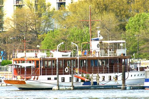 Presidential Yacht Sequoia Uss Sequoia Is A Former United Flickr