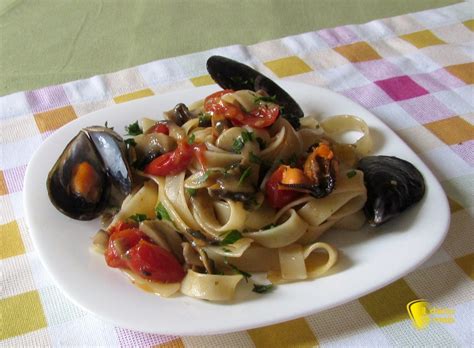 Check spelling or type a new query. Pasta con funghi e cozze, ricetta