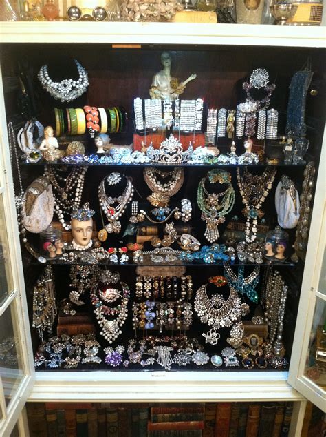 Jewelry Display Idea Cabinet Craft Display Jewelry Store Displays