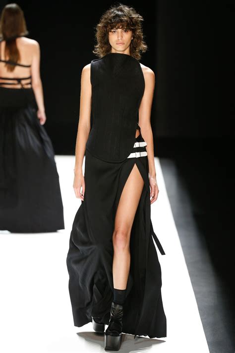 The latest tweets from vera wang (@verawang). Vera Wang Fall 2016 Ready-to-Wear Collection - Vogue