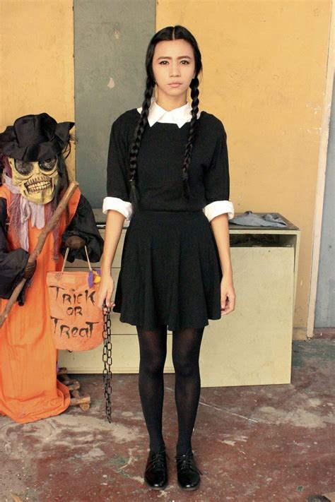This is a super easy costume you can make at home. DIY: WEDNESDAY ADDAMS HALLOWEEN COSTUME | Wednesday addams ...