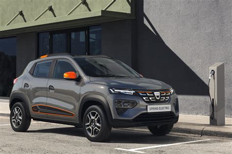 Firmadan gelen açıklamaya göre spring modeli ile hedeflerinin avrupada'da satışa sunulan en ucuz model olmayı hedefledikleri belirtildi. Dacia Spring Electric: an eco SUV for the masses | CAR ...