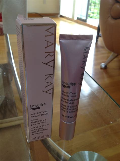 (new) mary kay timewise repair set this set comes with a foaming cleanser, lifting serum, eye renewal cream, day cream with spf 30, and a night treatment with retinol. Beauty Love & Wellness: Mary Kay® TimeWise Repair™ Volu ...