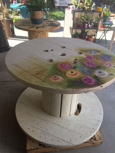 Shop our spool tables selection from the world's finest dealers on 1stdibs. Pin by Helenice Castro on Helenice arts | Spool furniture, Wood spool furniture, Wooden spool tables