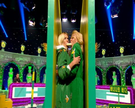 Holly Willoughby And Fearne Cotton Go Bananas On Celebrity Juice Metro News