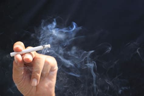 Dym tytoniowy - jakie składniki zawiera? | RECIGAR