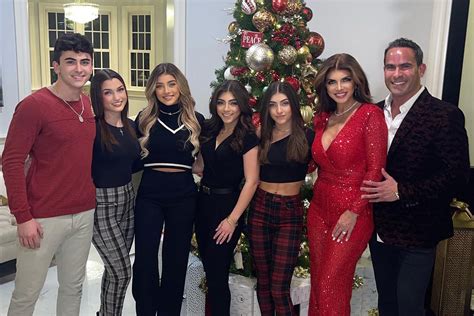 Teresa Giudice S Daughters React To Moving In With Louie The Daily Dish