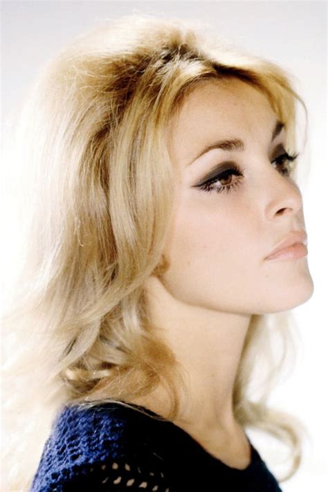 14 Best 60s Makeup Looks That Are Still Iconic