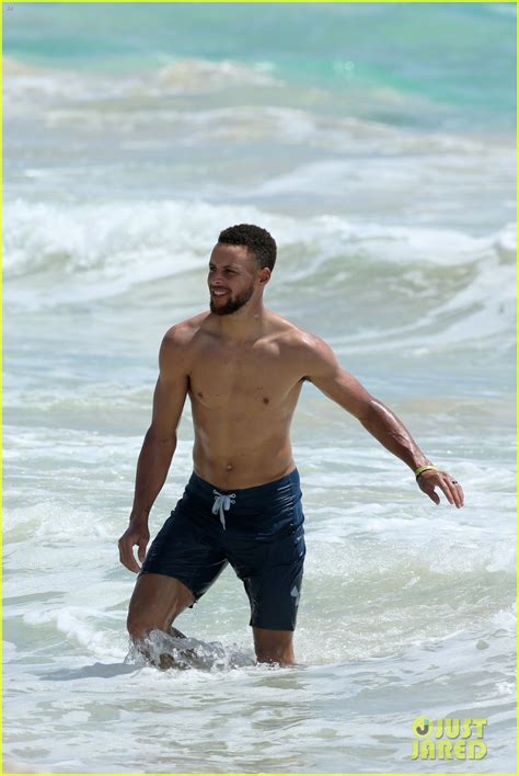 Shirtless Stephen Curry Hits The Beach With Wife Ayesha Photo 3918215