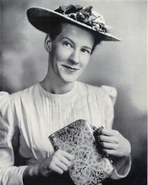 Maybe it's one of minnie pearl's bones? Minnie Pearl | Immagini