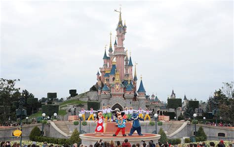 Disneyland Paris Evacuated Reports Of Suspicious Package
