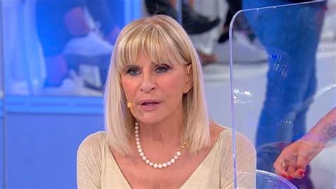 Gemma galgani è una delle protagoniste indiscusse di uomini e donne da quasi un decennio, affermandosi sostanzialmente come uno dei volti clou della trasmissione di canale 5. Uomini e Donne Over: arriva un nuovo cavaliere, la ...