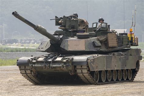 Army Studying Whether M1 Tank Replacement Should Be Driver Optional