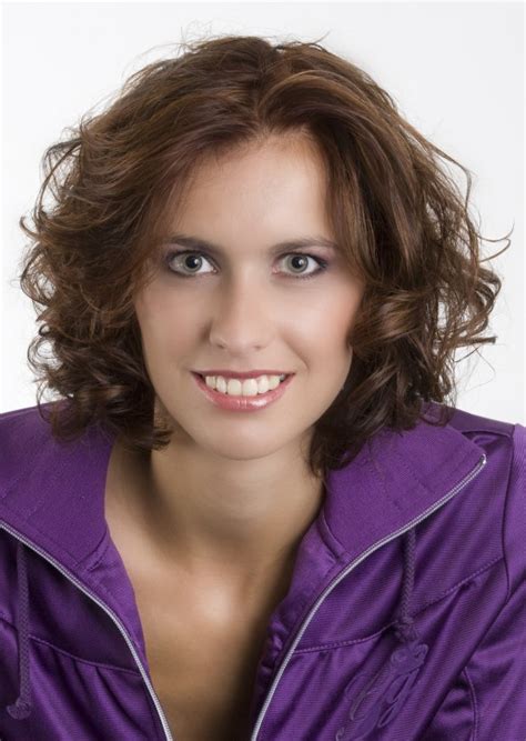 Low maintenance neck-length haircut for active women