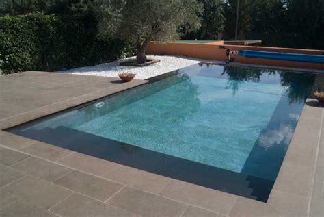 Rosa gres is a family business with more than 180 years of history, projects in more than 70 countries, and a human team of more than 100 professionals. Piscina privada | Rosa Gres