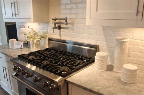 White faux brick tile backsplash for my old kitchen. Best 25+ Painted brick backsplash ideas on Pinterest ...