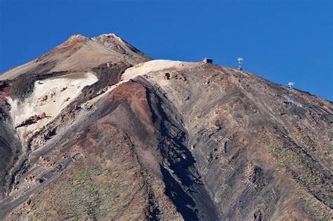 Tiene una altitud de 3.718 metros sobre el nivel del mar y 7.500 metros sobre el lecho oceánico, es el pico más alto del país, el de cualquier. 3718 Meter - Pico del Teide | Geolemminge