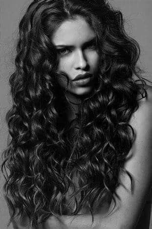 Model Juliana Herz Costa Rica Shampoo For Curly Hair Dark Curly Hair Curly Hair Styles