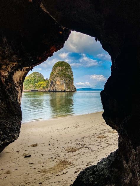 Playa De Las Cuevas De Fra Nang En Krabi Tailandia Imagen De Archivo