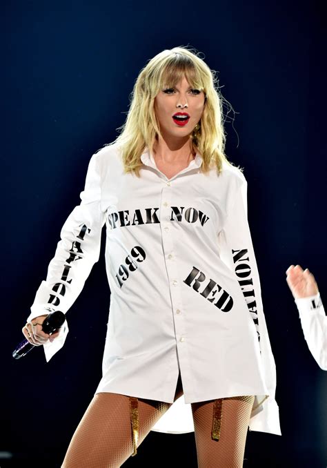 Taylor Swifts Ama Performance Outfit Didnt Just Look Good It Made A