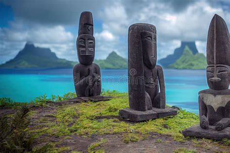 Stone Statues Idol Tiki Mask On Paradise Island By Sea Stock Illustration Illustration Of