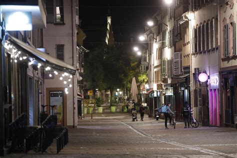 .ואף שוקל הטלת עוצר לילי בכדי שהתחלואה הקשה שהגיעה בשנה שעברה לאחר חג הפורים לא תחזור על עצמה. הגל השני מכה בצרפת: 52 אלף נדבקים ביממה