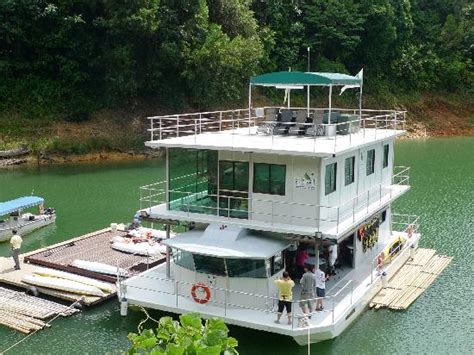 Kesemua jenis house boat ini dapat memenuhi kriteria dan skala percutian yang anda mahukan, bersesuaian dengan pakej yang ditawarkan. House Boat - Picture of Belum Rainforest Resort, Gerik ...