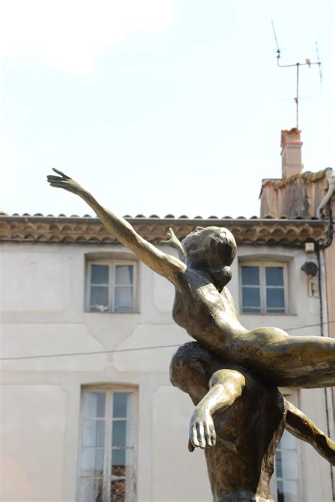 Verkade ging toen verder met werd een internationaal erkend kunstenaar en veel lokale verenigingen kochten zijn werk.zijn werk is te zien op. Biot Cote d'Azur - Statue Kees Verkade - Villa Valbonne