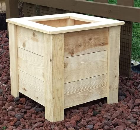 Rustic Cedar Planter Box Etsy In 2020 Cedar Planter Box Planter