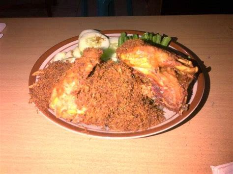 Katalog lokasi kuliner, info kuliner, event kuliner, dan resep masakan terlengkap. KULINERMASAKAN Ayam goreng PAK TULUS | Kuliner Masakan