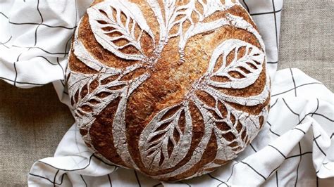 Decorative Sourdough Bread Scoring Tutorial Clover Design Youtube