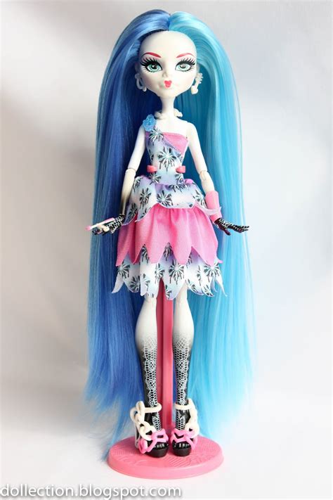 Lagoona blue was trademarked on october 08, 2008 and her first doll came out in early july, 2010. OOAK # 2 Monster High C.A. Cupid Doll Blue Hair Reroot ...